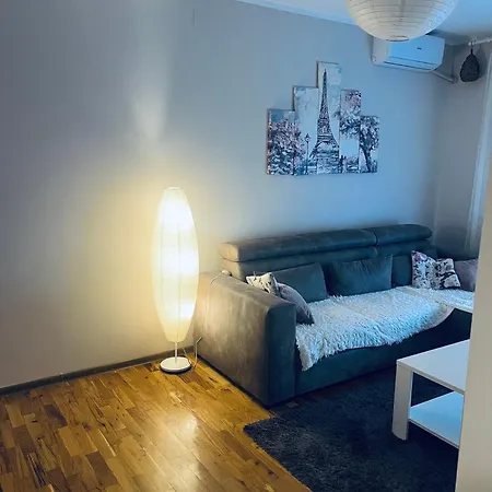 Iconic Apartment *